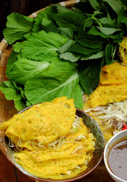 Vietnamesisches Essen für vegetarische, hausgemachte vegane Pfannkuchen — Stockfoto