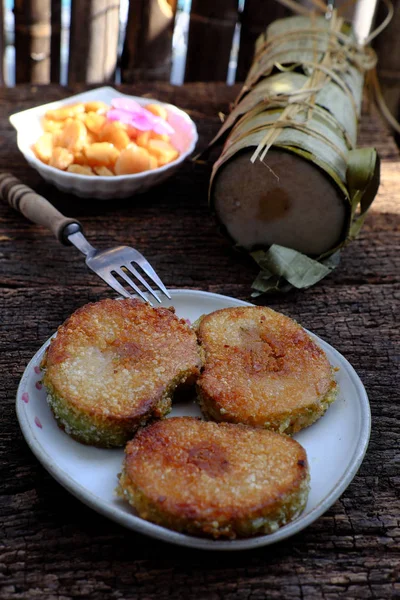 Vietnamese traditional food for Tet, delicious fried glutinous r — Stok fotoğraf
