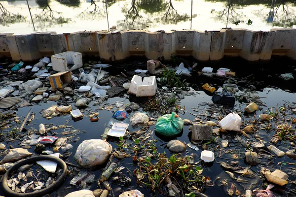 Загрязнение Реки Мусора Городе Хошимин Вьетнам Много Мусора Пластикового Пакета — стоковое фото