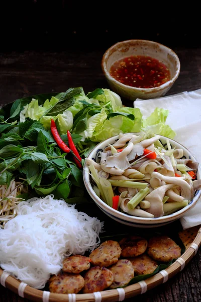 Hohe Ansicht Tablett Mit Veganem Essen Weißer Strohpilz Gedünstet Chili — Stockfoto