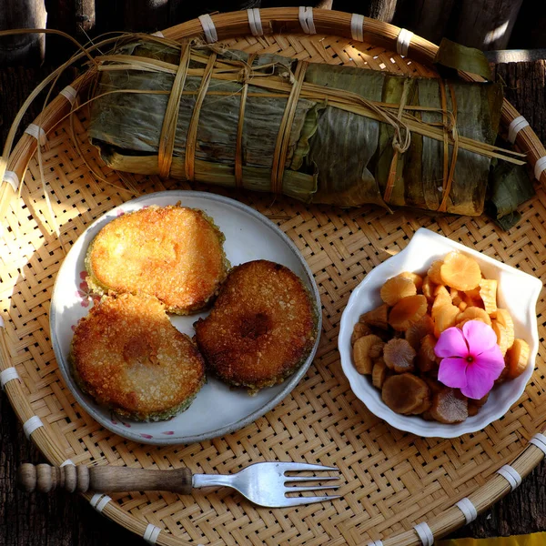 Nahaufnahme Von Traditionellen Vietnamesischen Lebensmitteln Für Tet Feiertage Köstlicher Frittierter — Stockfoto