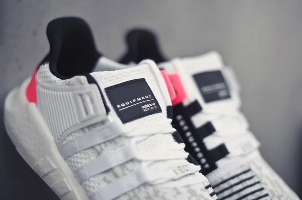 Adidas Equipment Eqt Support Buty Biegania Trampki Trenery Strzelane Zewnątrz — Zdjęcie stockowe