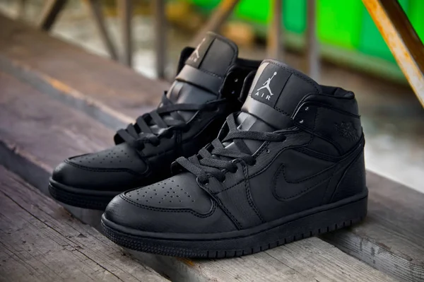 Black Nike Air Jordan Retro Basketball Shoes Shot Outdoors Wooden — Stock Photo, Image