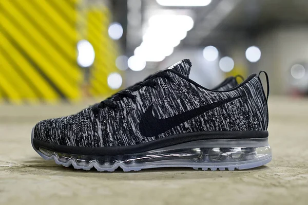 Nike Flyknit Air Max Běžecké Boty Tenisky Trenéři Zblízka Pohled — Stock fotografie