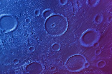 Dekoratif duvar tasarımı. Kaba taş beton duvar dokusuna yakın çekim Ay 'a ya da asteroid yüzeyine benzer..