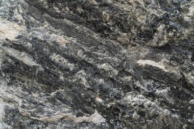 Altın cevheri dokusu yakın plan. Kuvars, mika, feldspat, klorit, garnet, karbonat, sülfür, altın içerir.