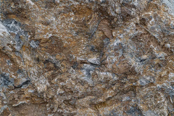 Gold ore texture close-up. Contains quartz, mica, feldspar, chlorite, garnet, carbonate, sulfides, gold. — Stock Photo, Image