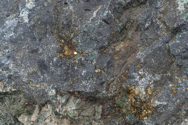 Magnetite iron ore texture close-up. Contains magnetit, pyrite, calcite, magnesioferrite, spinel, fluorite. — Stock Photo, Image