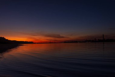 Tuna Nehri üzerinde gün batımı