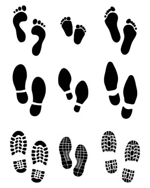 Beyaz arka planda insan ayağı ve ayakkabı izleri var.