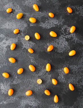 Dikey kumkat, asidik besin, üst