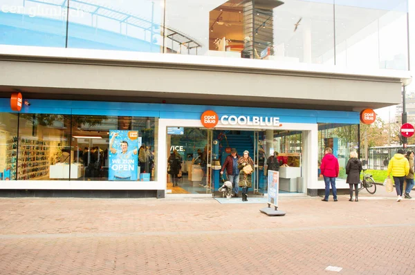 Entrance of Coolblue store in Arnhem — Stock Photo, Image