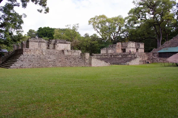 Rovina dell'antica piramide in Copan — Foto Stock