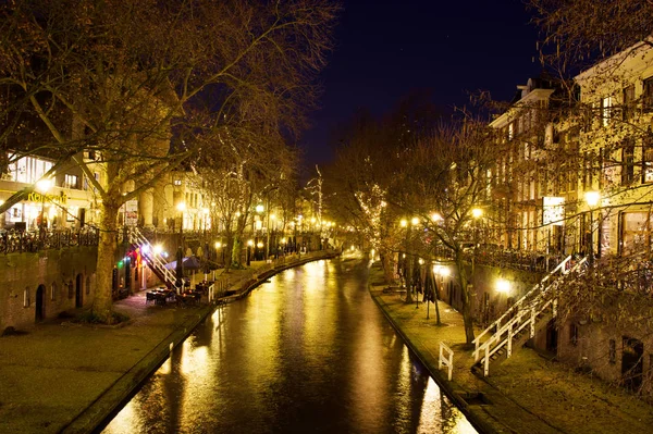 Canali nel centro di Utrecht di notte — Foto Stock