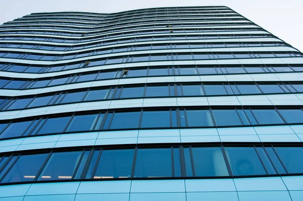 荷兰阿纳姆一座现代化办公大楼的特写镜头 — 图库照片