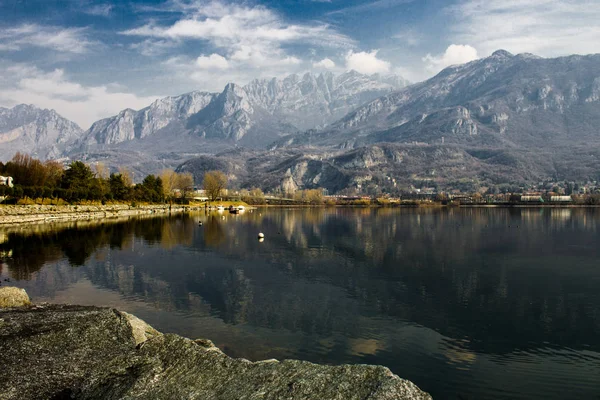 Farbara alpina sjöar — Stockfoto