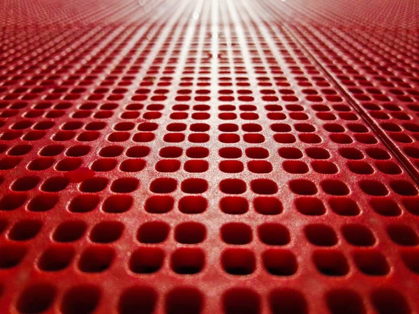 Suelo de plástico rojo con plástico enclavado rojo , — Foto de Stock