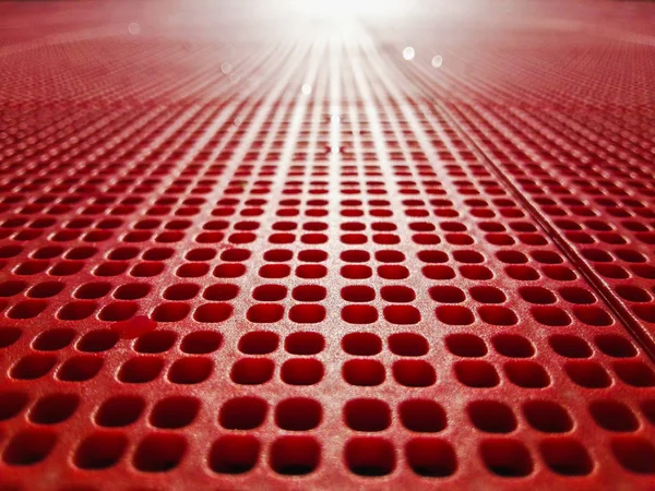 Suelo de plástico rojo con plástico enclavado rojo , — Foto de Stock