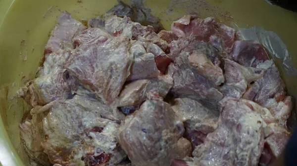 Soğan eti kebabı mayonez şampiyonu ve soya sosu.