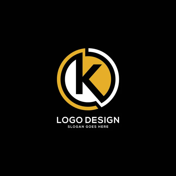 Kreativní písmeno K logo s kruhovým prvkem — Stockový vektor