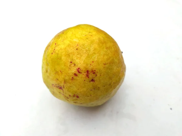 Guayaba Dulce Verde Fresca Aislada Sobre Fondo Blanco — Foto de Stock