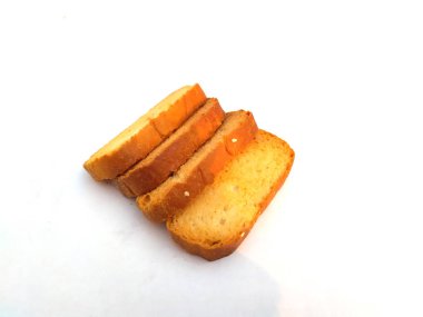 Beyaz arka planda izole edilmiş taze kuru ekmek