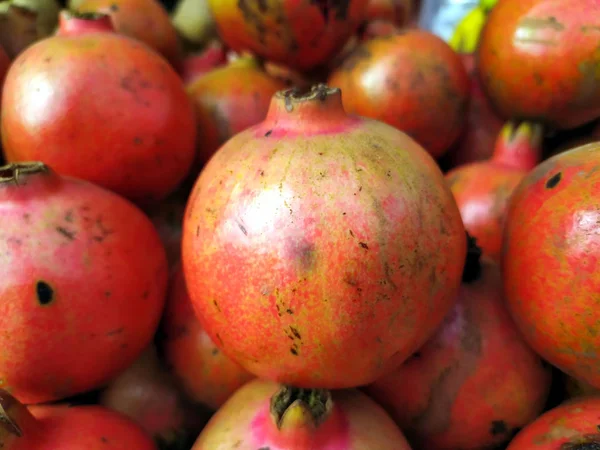 Roter Frischer Süßer Granatapfel Einem Geschäft — Stockfoto