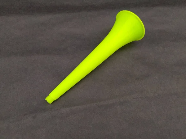 Boş vuvuzela stadyum plastik boynuzu. fan vuvuzela trompeti kusursuz arkaplanda izole