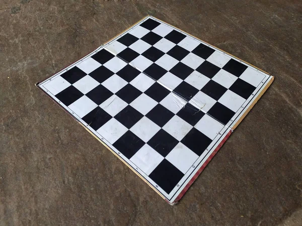 Schwarz Weiß Leeres Schachbrett Auf Steinhintergrund — Stockfoto