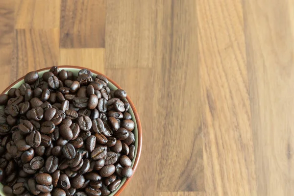 Dunkle Geröstete Kaffeebohnen Einer Tasse — Stockfoto