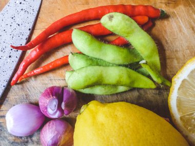 malzemeler ahşap yüzey üzerinde pişirme