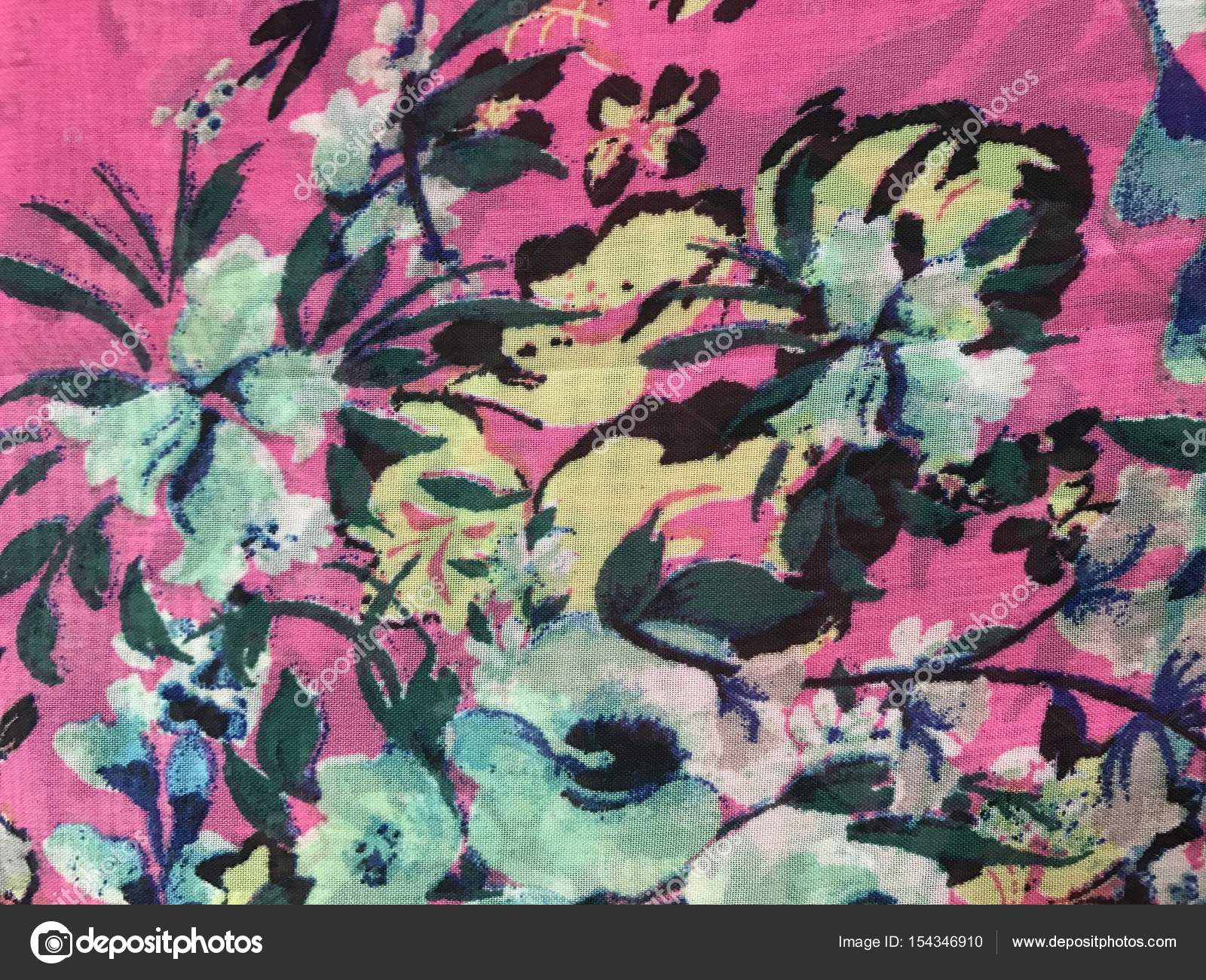 piÄkne kolorowe kwiaty na tle batik — ZdjÄcie stockowe © badins PiÄkne kolorowe kwiaty na tle batik — ZdjÄcie od badins
