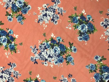 batik arka plan üzerinde güzel renkli çiçekler