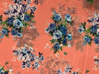 batik arka plan üzerinde güzel renkli çiçekler