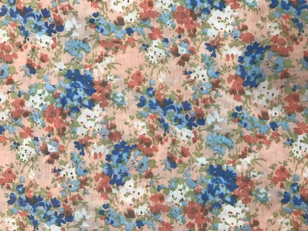 Lindas Flores Coloridas Fundo Batik — Fotografia de Stock