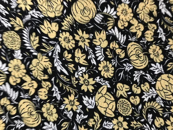 Belles Fleurs Colorées Sur Fond Batik — Photo