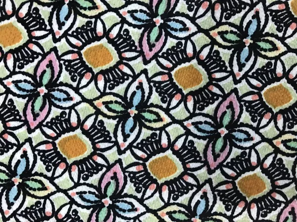 Belles fleurs colorées sur fond batik — Photo