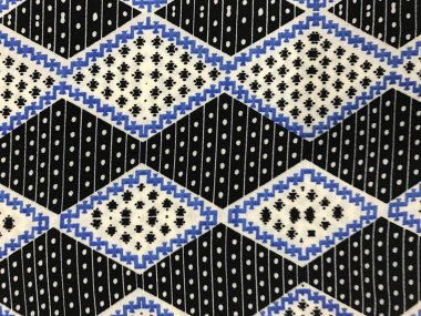 batik arka plan üzerinde güzel renkli çiçekler 