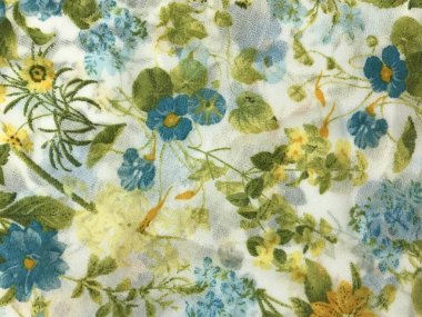 batik arka plan üzerinde güzel renkli çiçekler 