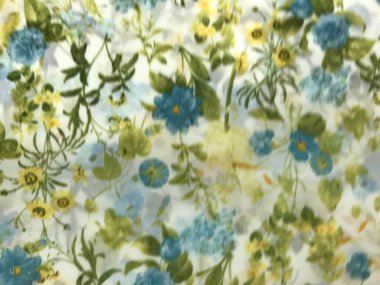 batik arka plan üzerinde güzel renkli çiçekler 