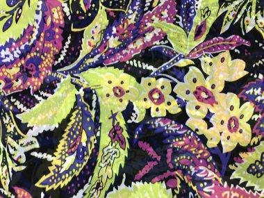 batik arka plan üzerinde güzel renkli çiçekler 