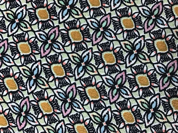 Красиві барвисті квіти на фоні батика — стокове фото