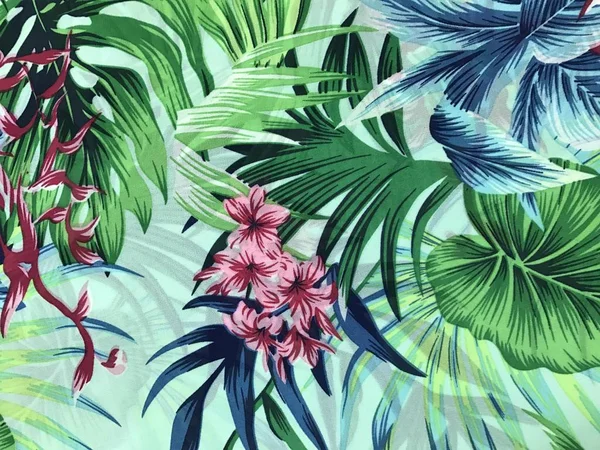 batik arka plan üzerinde güzel renkli çiçekler 