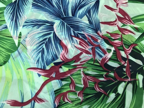 Belles fleurs colorées sur fond batik — Photo