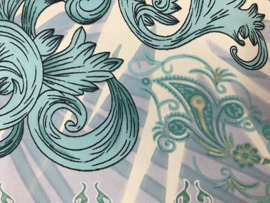 batik arka plan üzerinde güzel renkli çiçekler