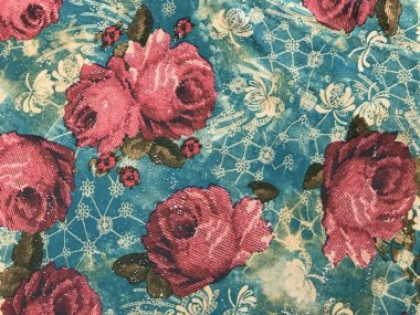 batik arka plan üzerinde güzel renkli çiçekler