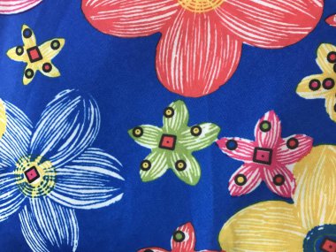 batik arka plan üzerinde güzel renkli çiçekler