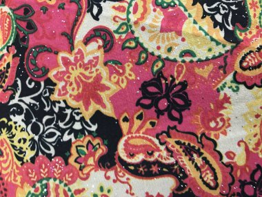 batik arka plan üzerinde güzel renkli çiçekler