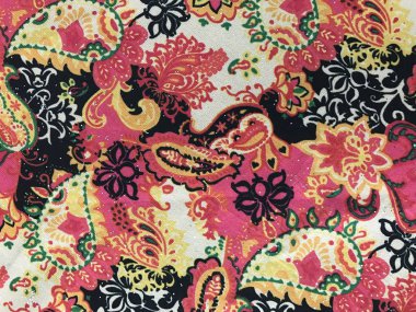 batik arka plan üzerinde güzel renkli çiçekler