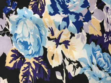 batik arka plan üzerinde güzel renkli çiçekler